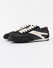 Black 001