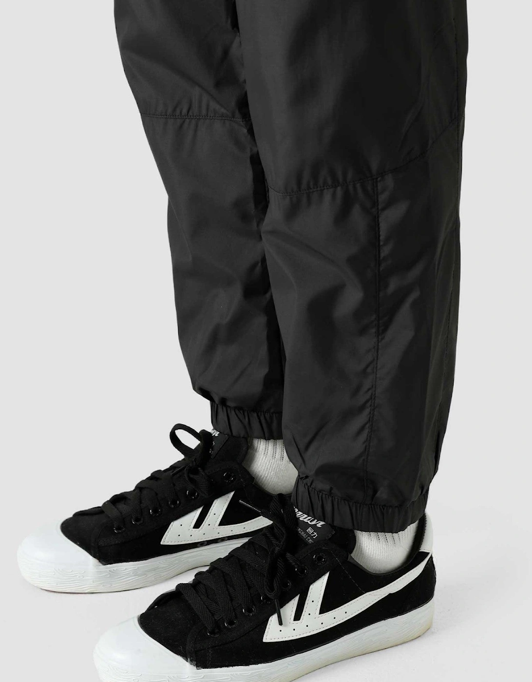 The North Face M Hydrenaline Woven Track Pants in Black