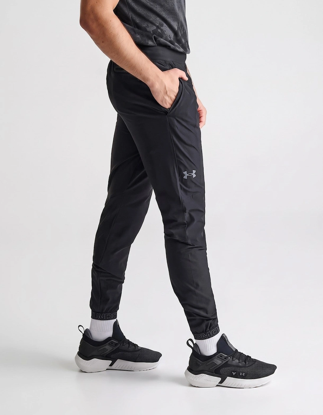 Under Armour Mens Strom Vanish Track Pants in Black