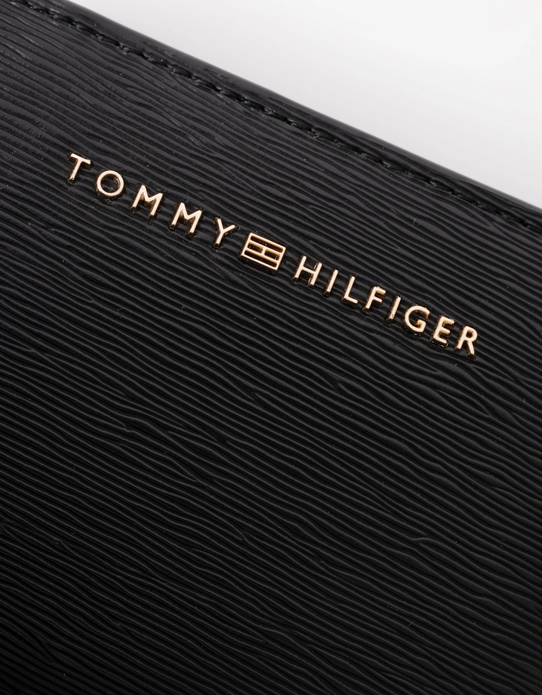 Tommy Hilfiger TH Modern Womens Medium Zip Wallet - Black