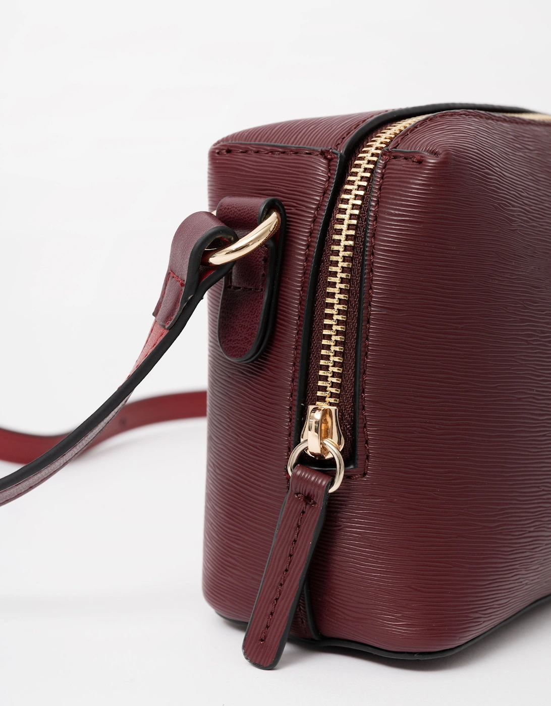 Tommy Hilfiger TH Modern Womens Camera Bag - Oxblood