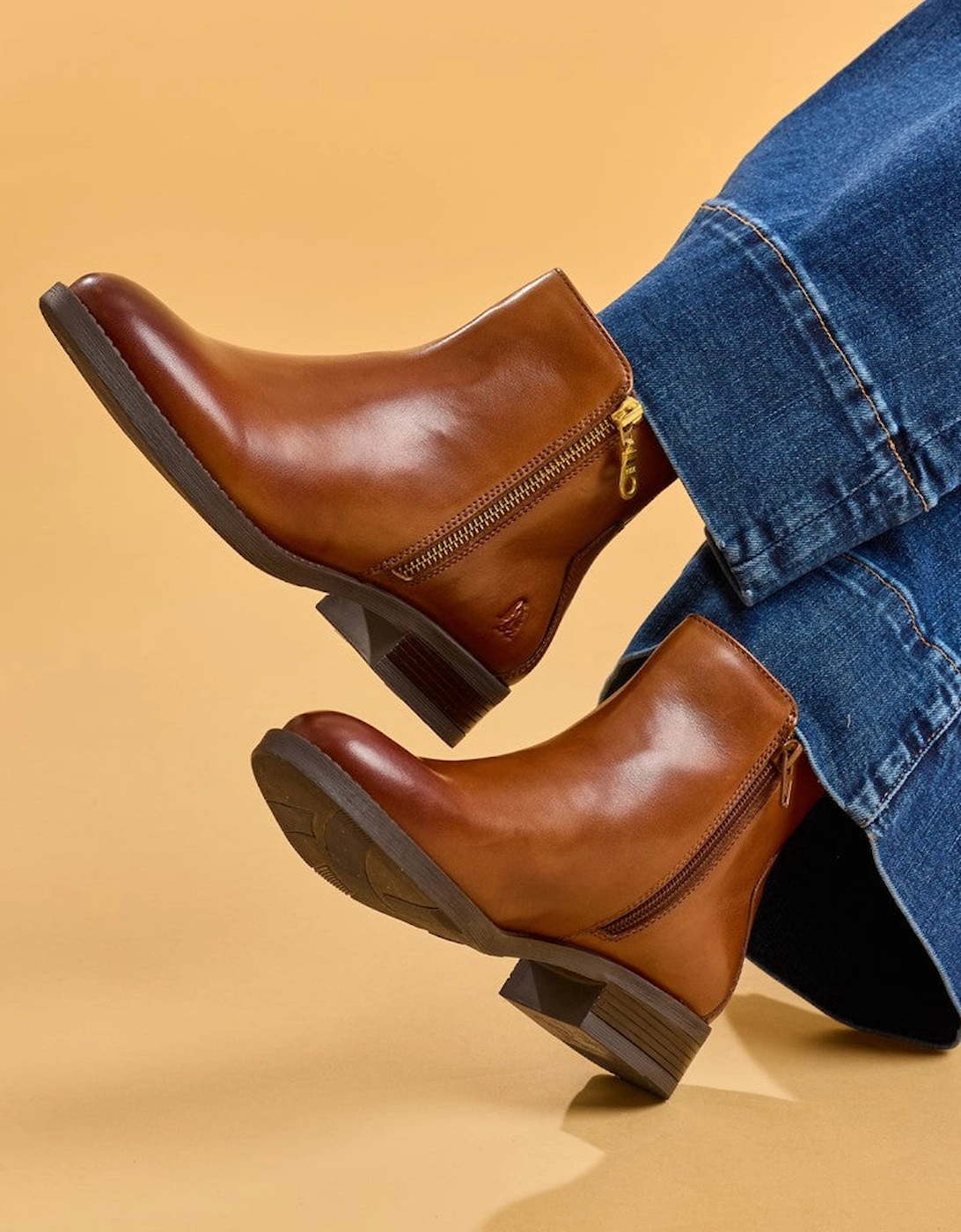 Hush Puppies Perry Zip Boot Womens Ankle Boots Tan