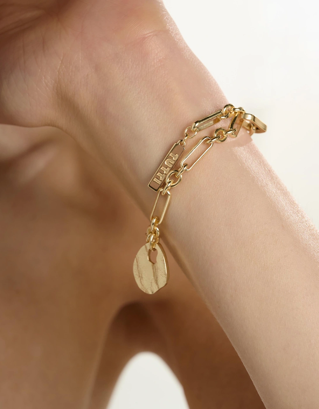 Baia Textured Disc Chain Bracelet