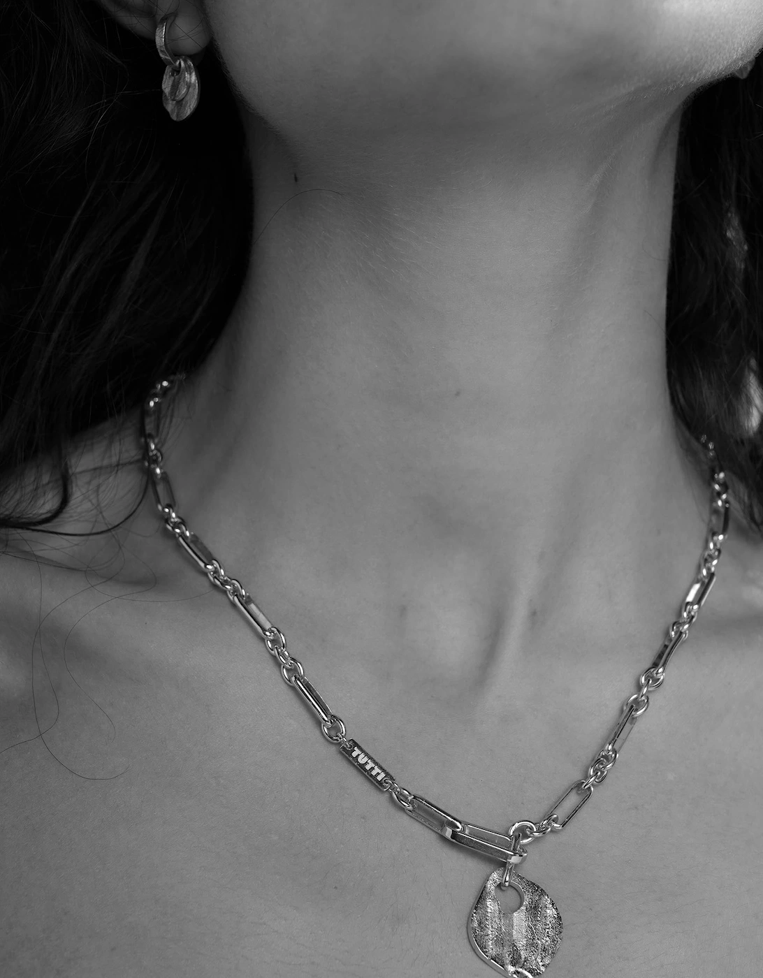 Baia Textured Disc Chain Lariat Necklace