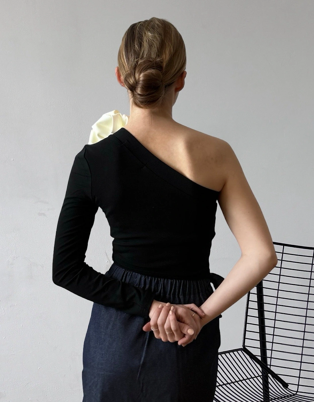 Black One Sleeve Top With White Flower Pin