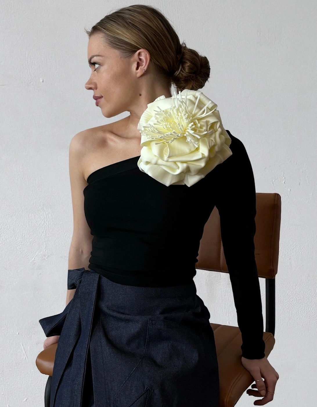 Black One Sleeve Top With White Flower Pin