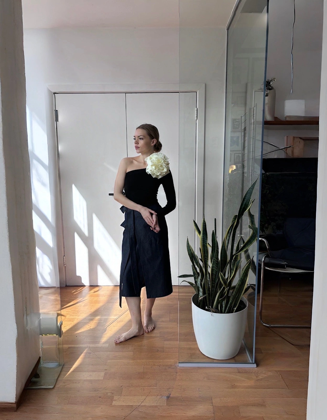 Black One Sleeve Top With White Flower Pin