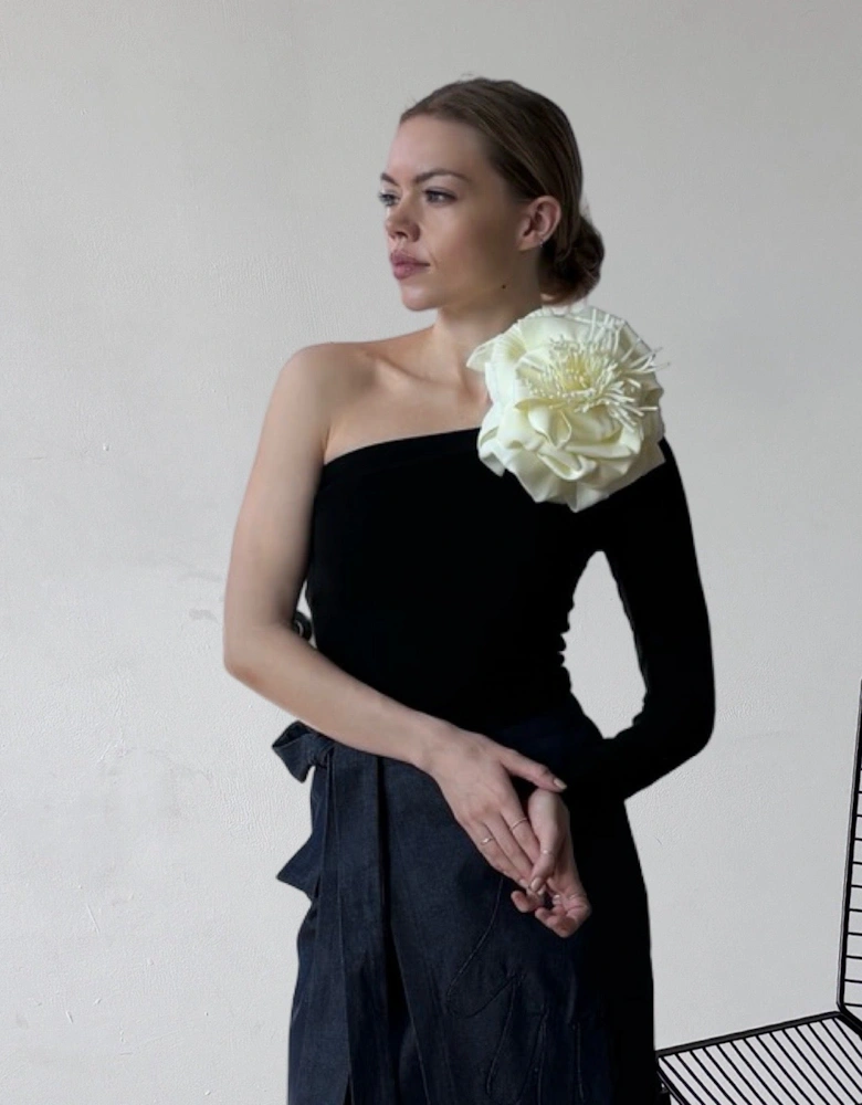 Black One Sleeve Top With White Flower Pin