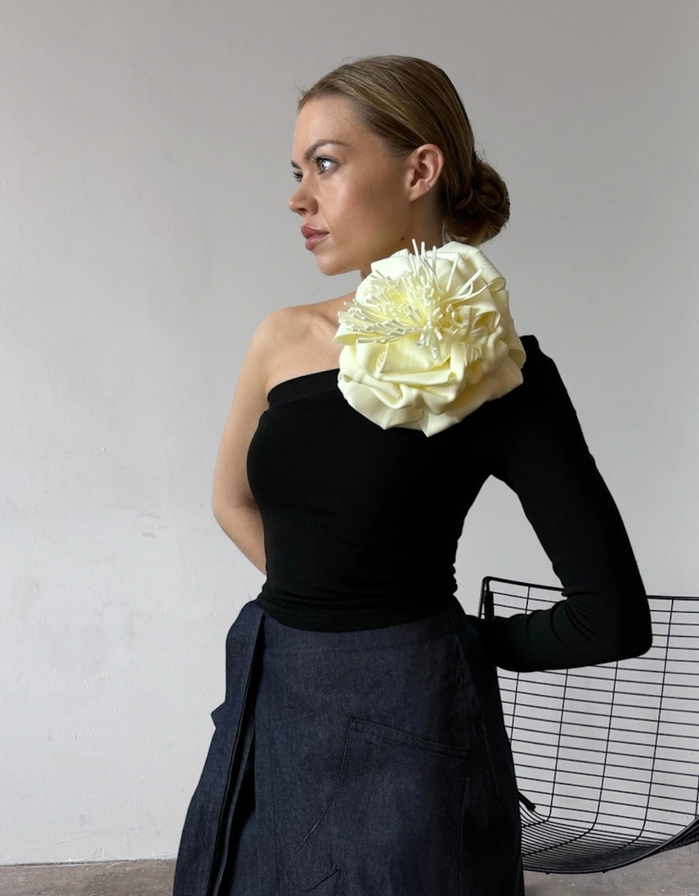 Black One Sleeve Top With White Flower Pin