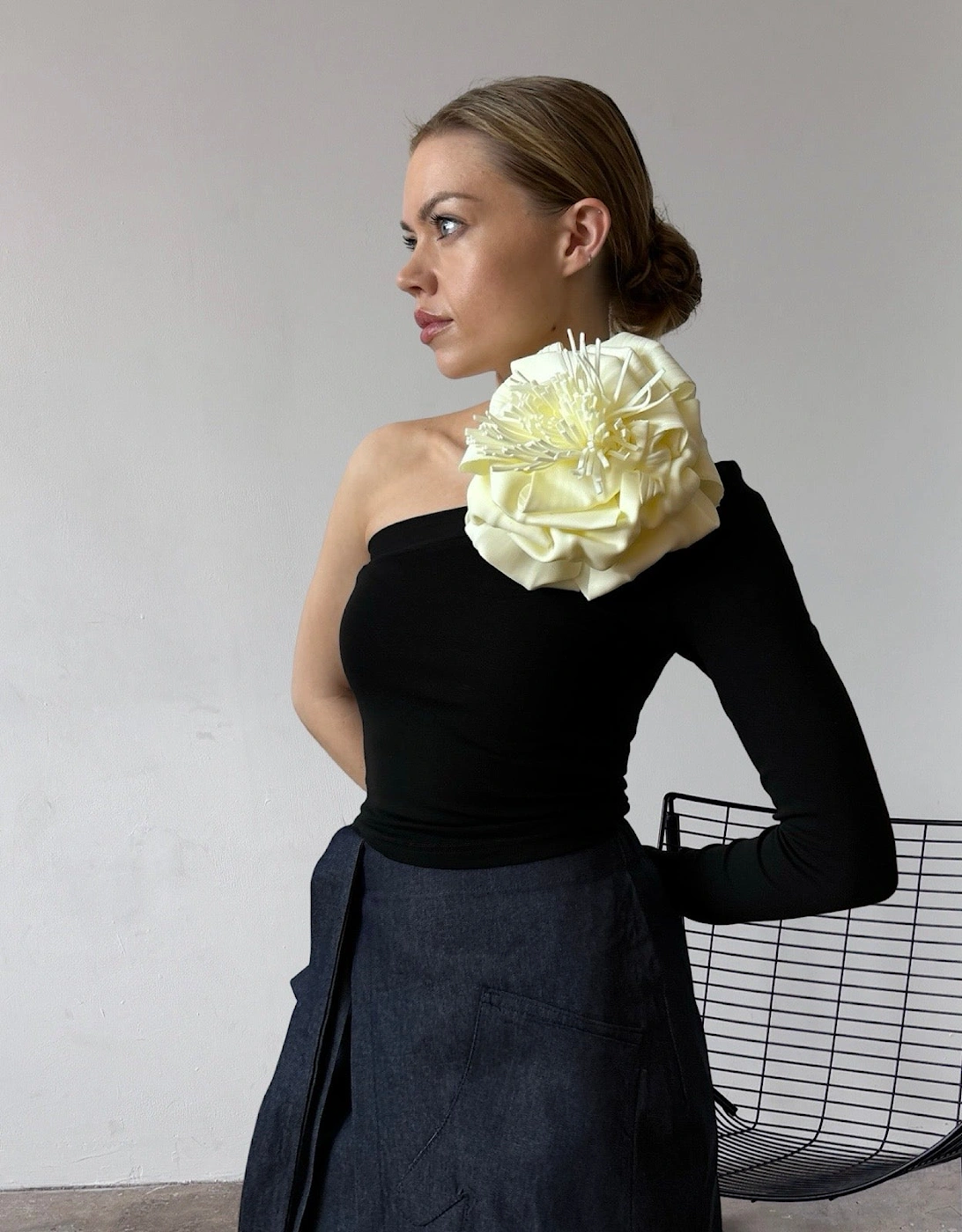 Black One Sleeve Top With White Flower Pin