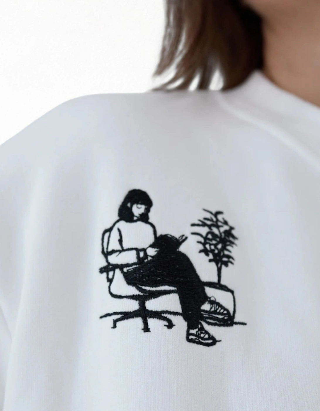 White Heavyweight Jumper With People Embroidery