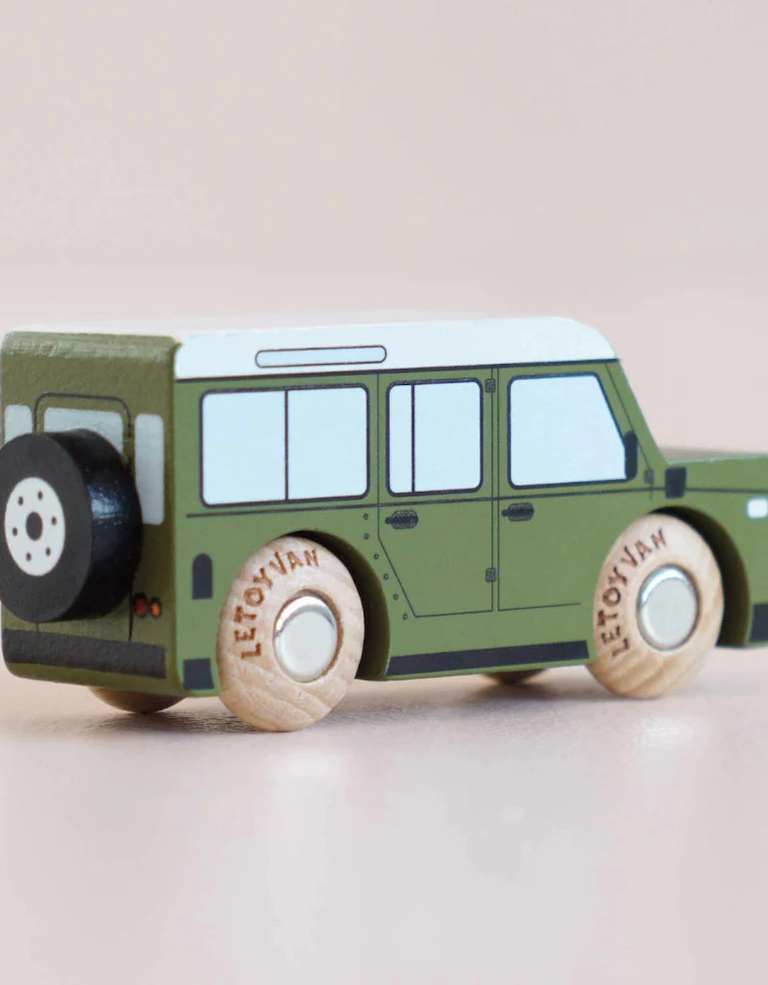 Le Toy Van No. 27 GT150 Archie Land Rover