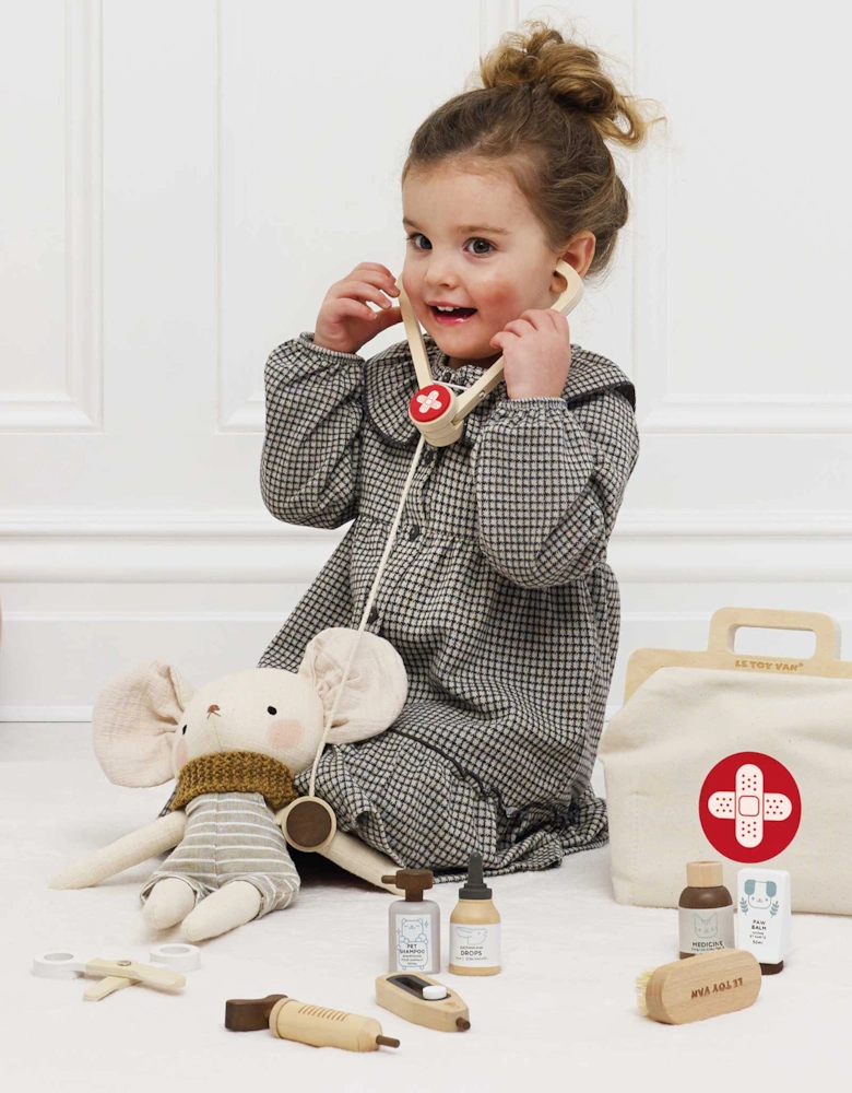 Le Toy Van Animal Vet Set