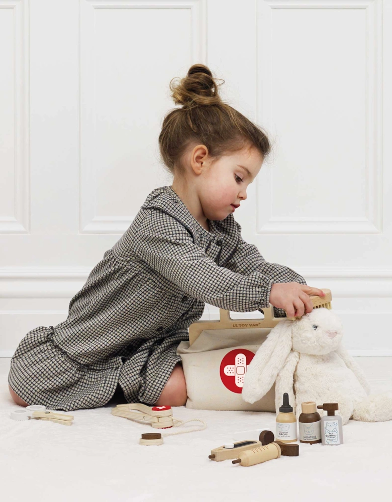 Le Toy Van Animal Vet Set