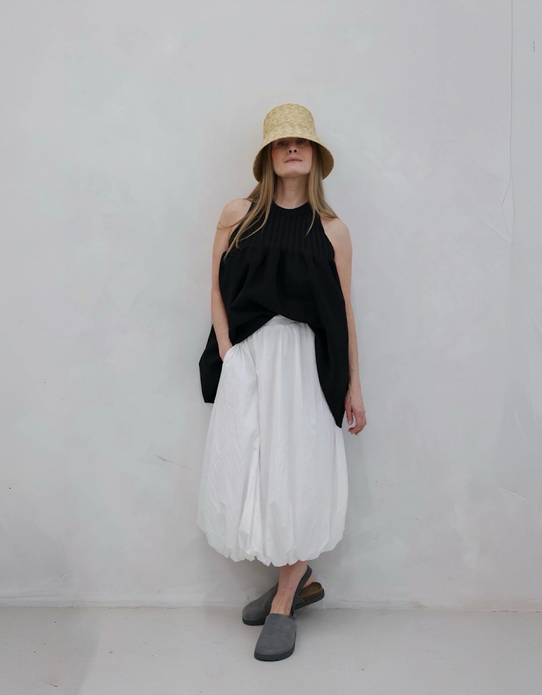 White Balloon Skirt With Pockets