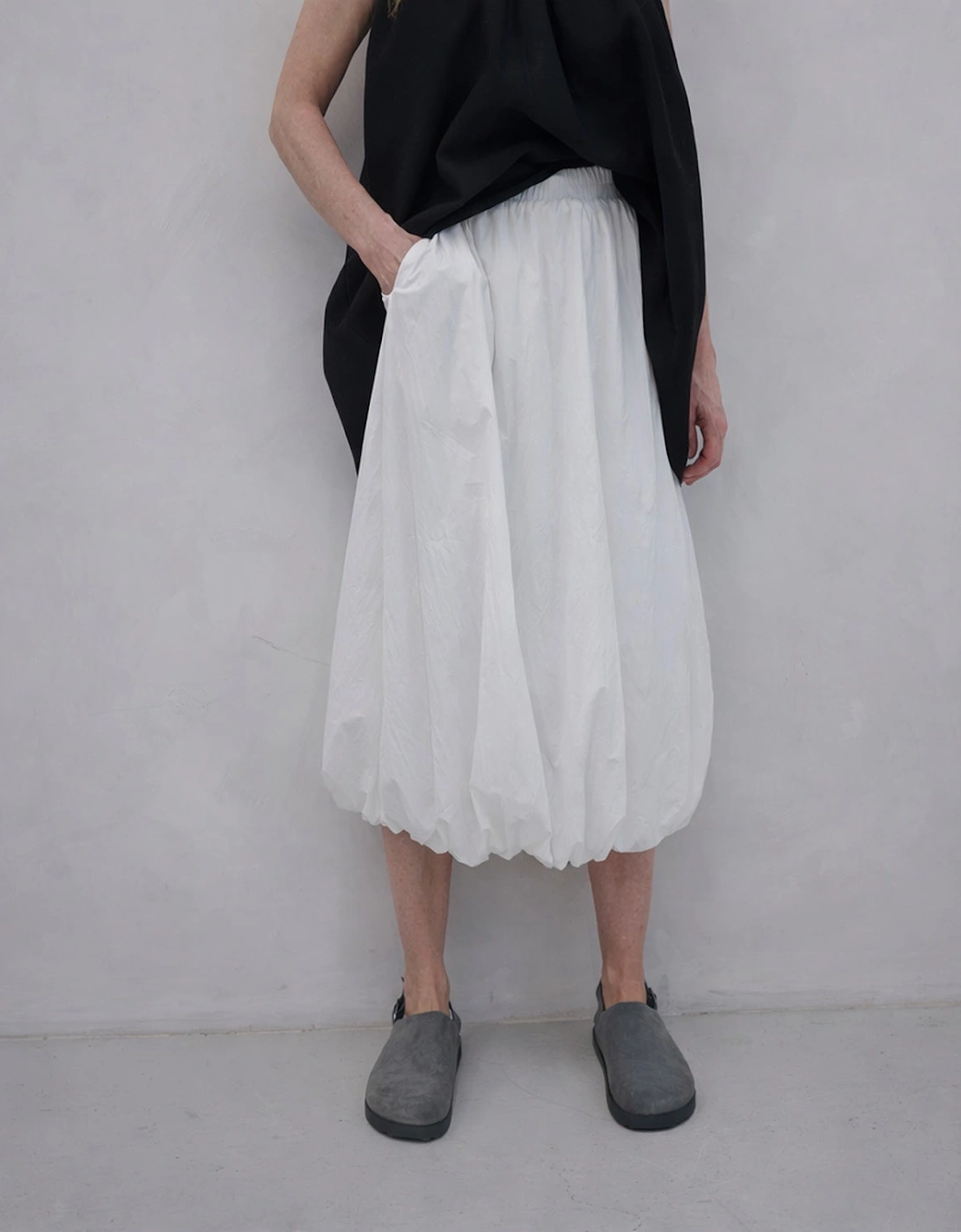 White Balloon Skirt With Pockets