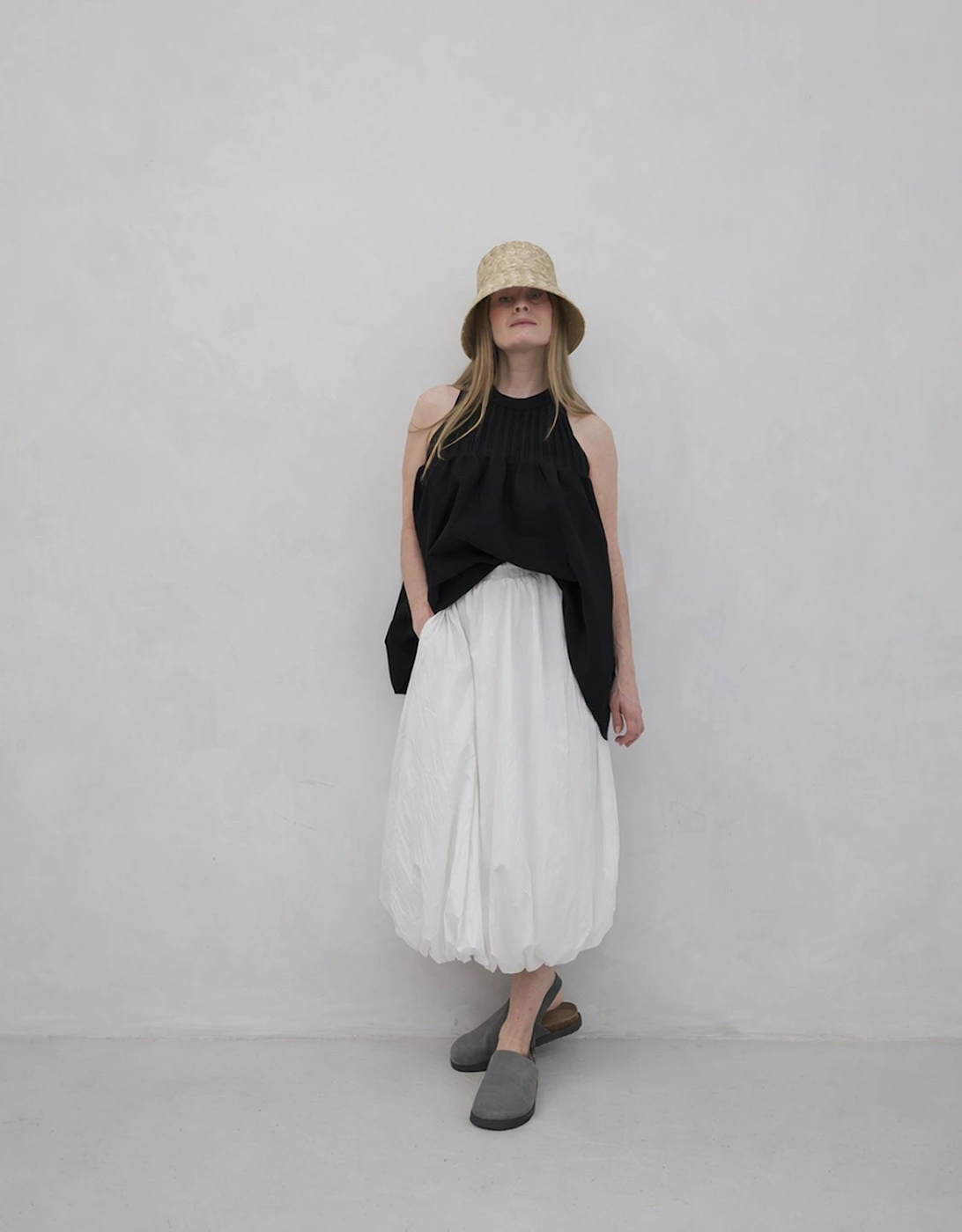 White Balloon Skirt With Pockets