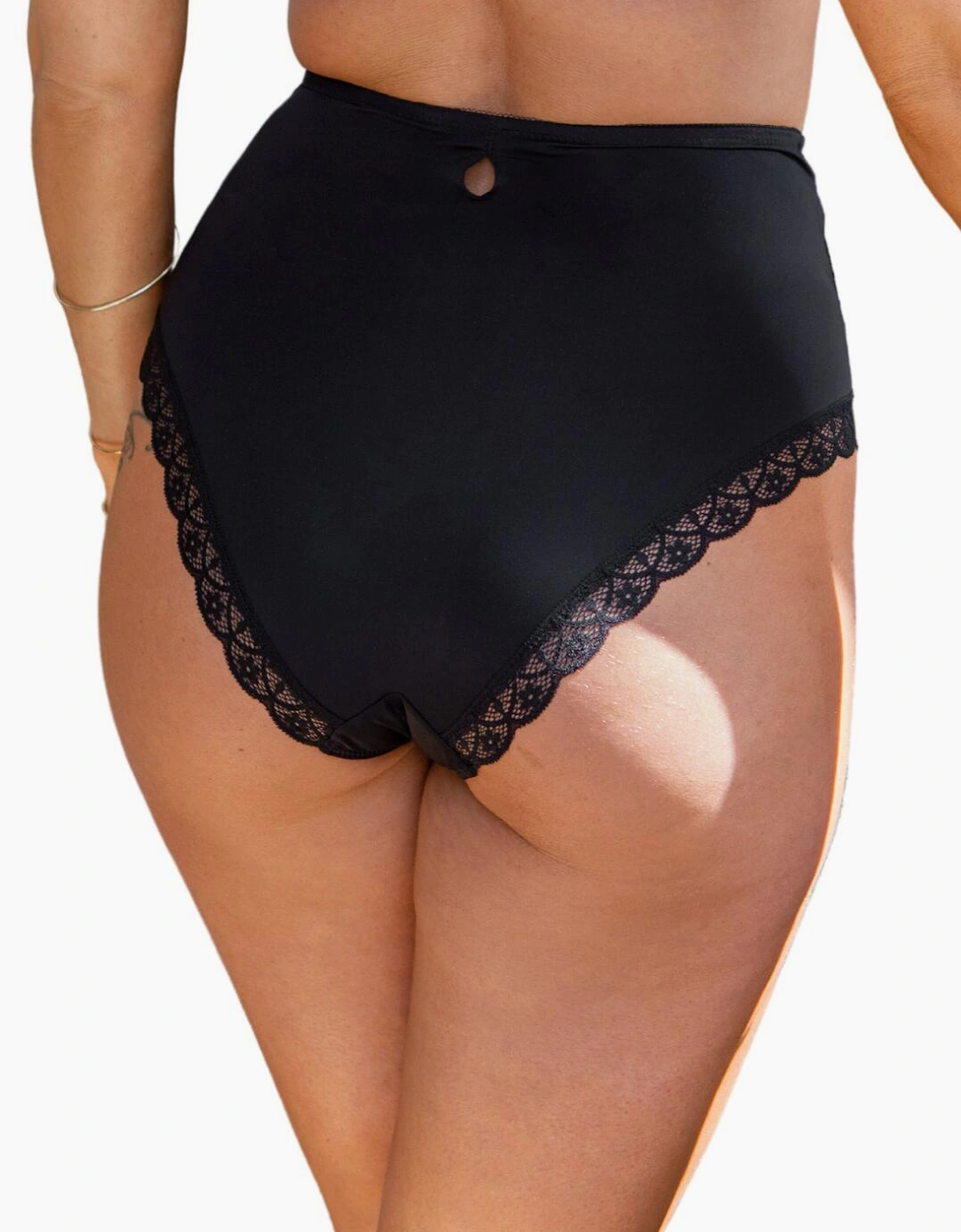 84014 Pour Moi Rebel Deep Brief