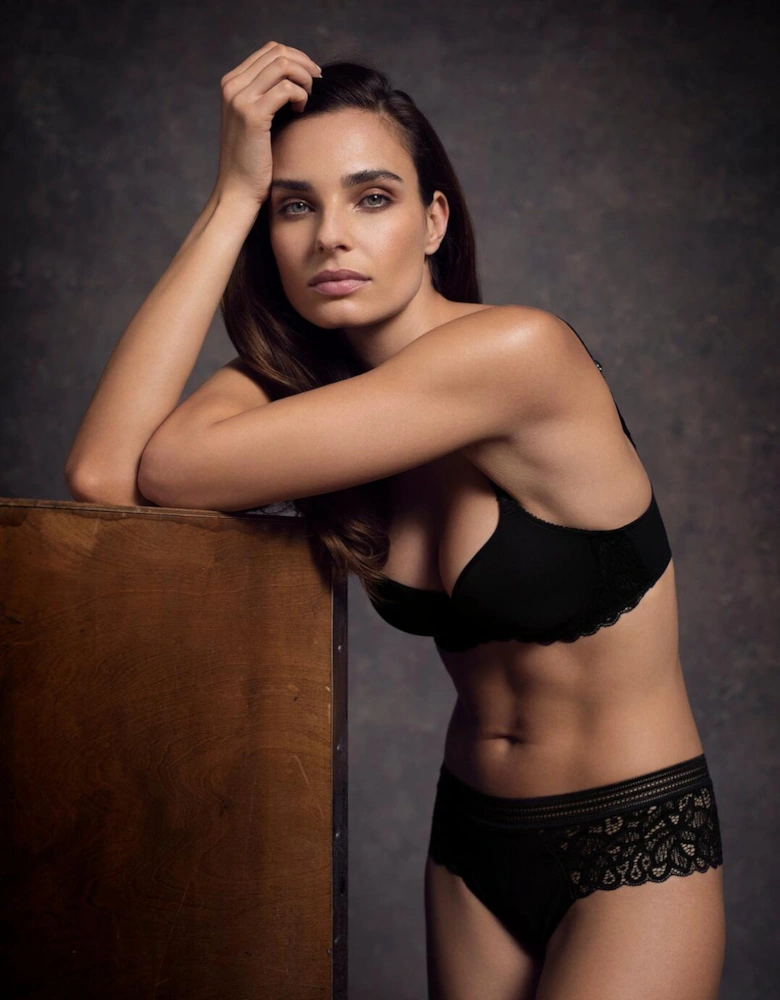 148007 Wacoal Raffine Tanga Brief