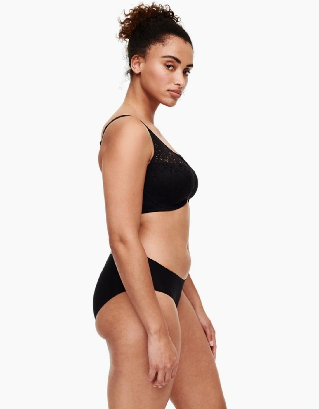 C13F10 Chantelle Norah Covering Moulded Bra