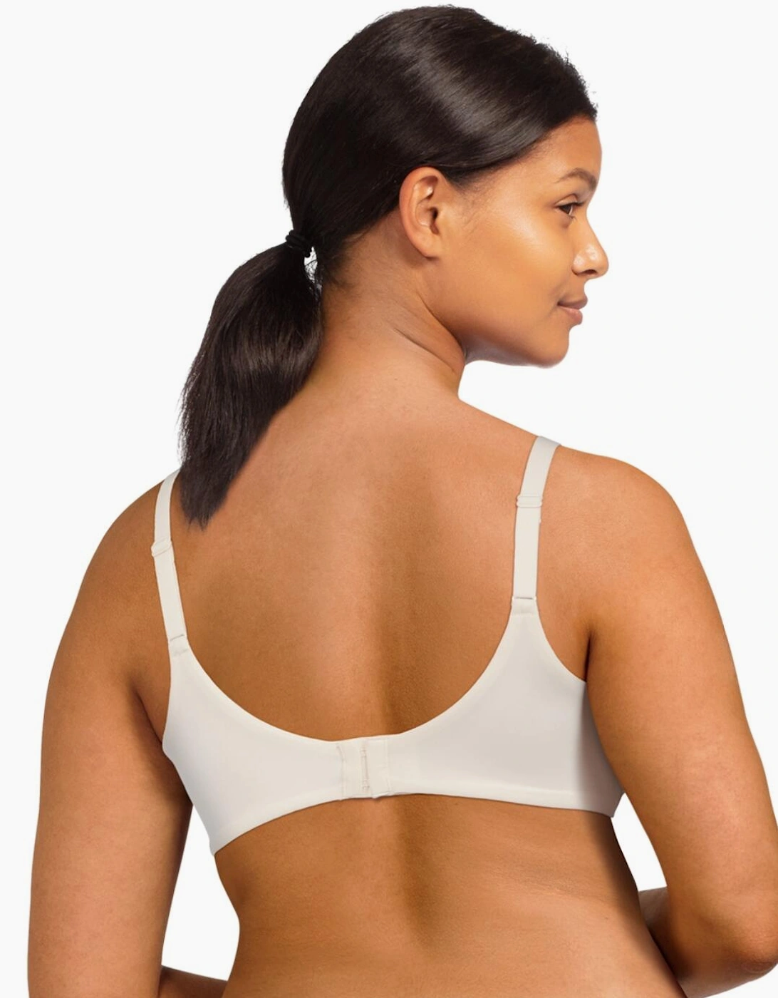 C13F10 Chantelle Norah Covering Moulded Bra