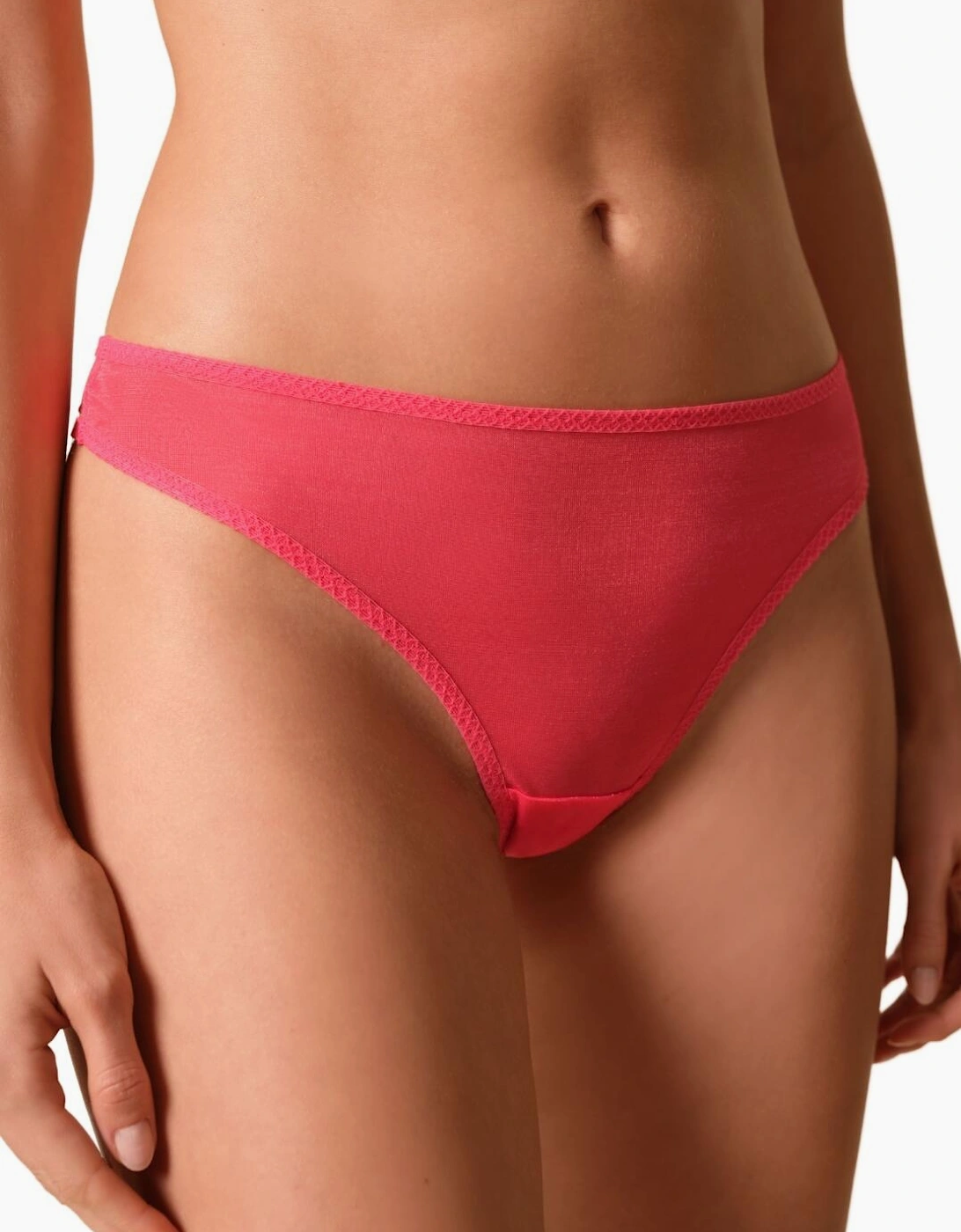 6276 Gossard Glossies Thong
