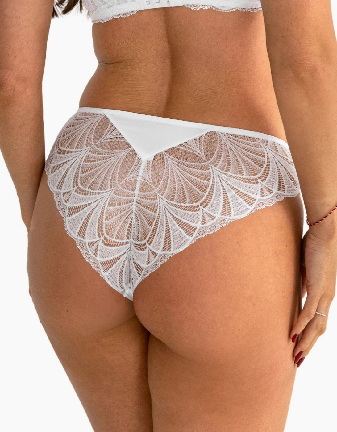 184012 Pour Moi New Romance Brief