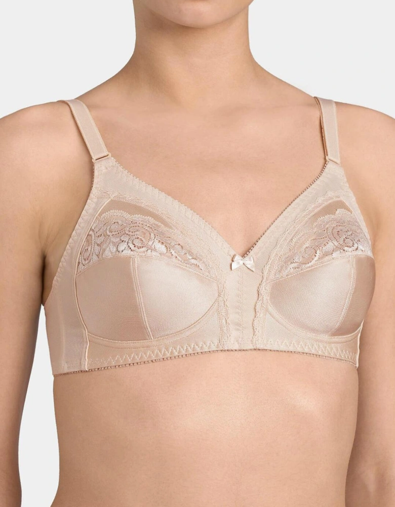 10166799 Triumph Claudette 104 Non Wired Bra