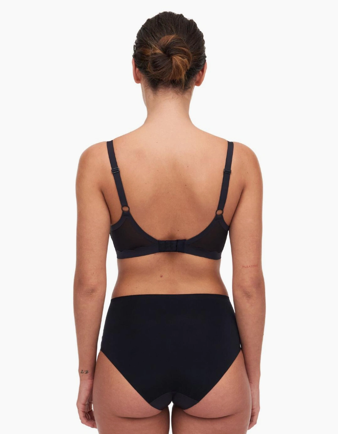 C10M10 Chantelle Pure Light Moulded Bra