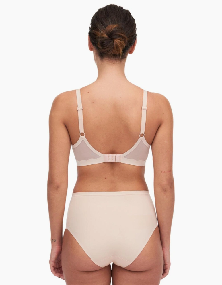 C10M10 Chantelle Pure Light Moulded Bra