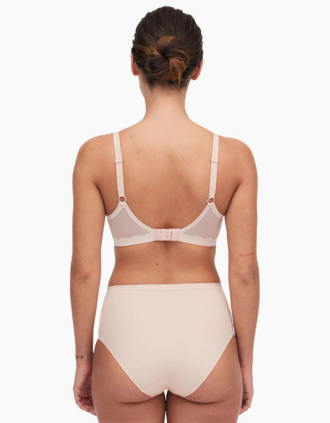 C10M10 Chantelle Pure Light Moulded Bra