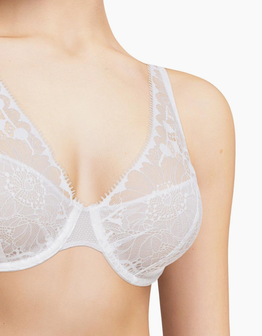 C15F70 Chantelle Day to Night Plunge Spacer Bra
