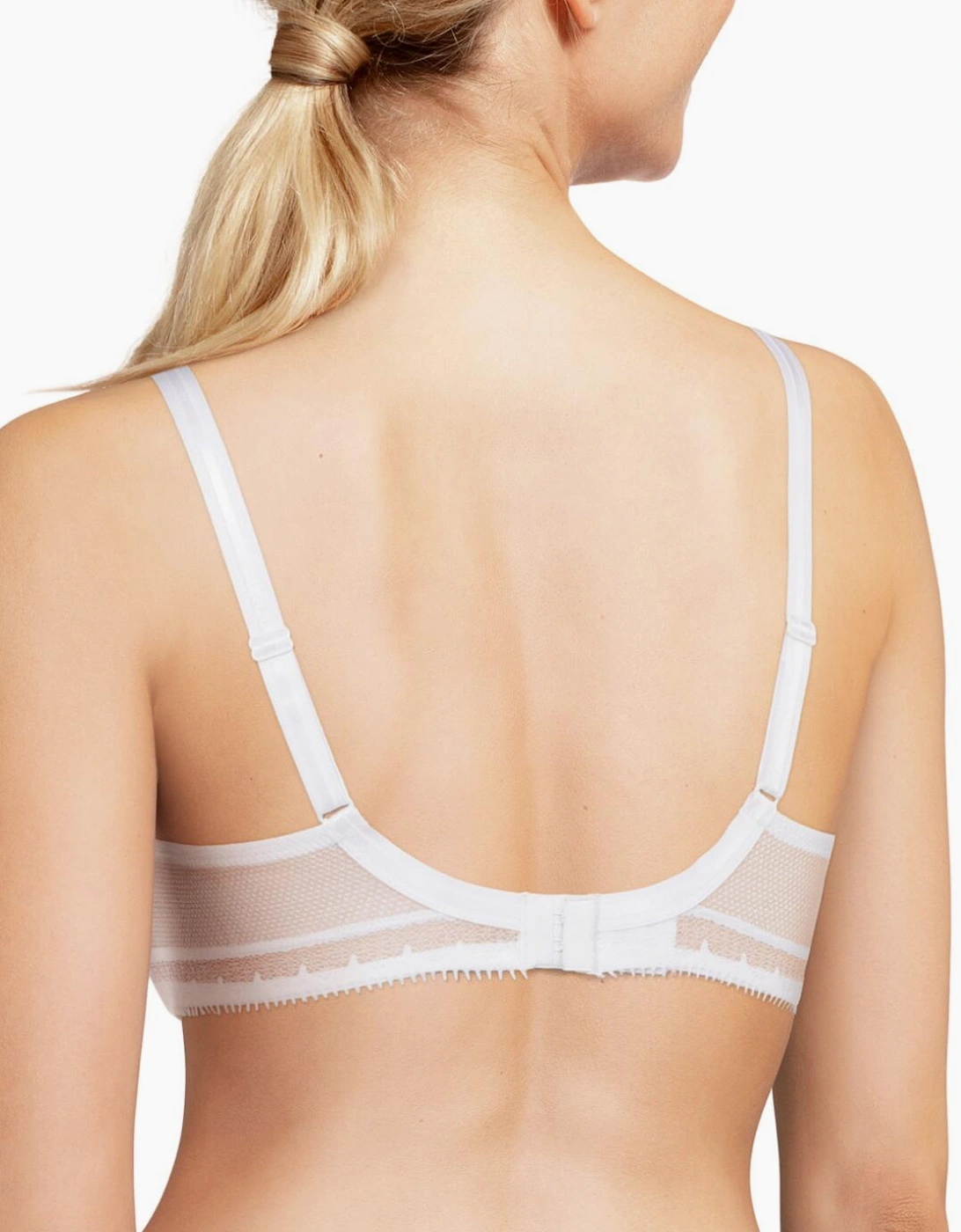 C15F70 Chantelle Day to Night Plunge Spacer Bra