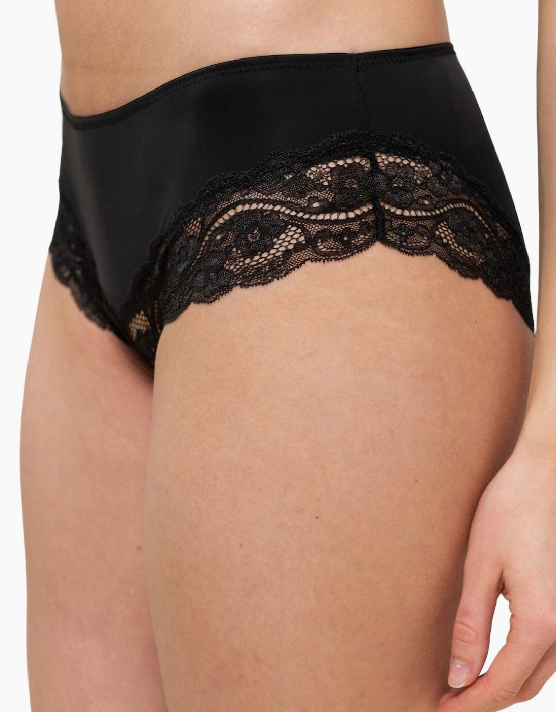 10182555 Triumph Lovely Micro Hipster Brief